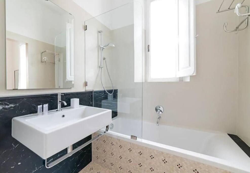 Elegant And Spacious In - Metro B1 Apartment Rome